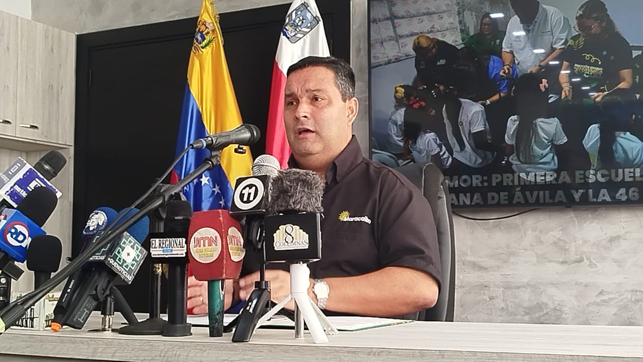 Adrián Romero desmiente renuncia a su candidatura