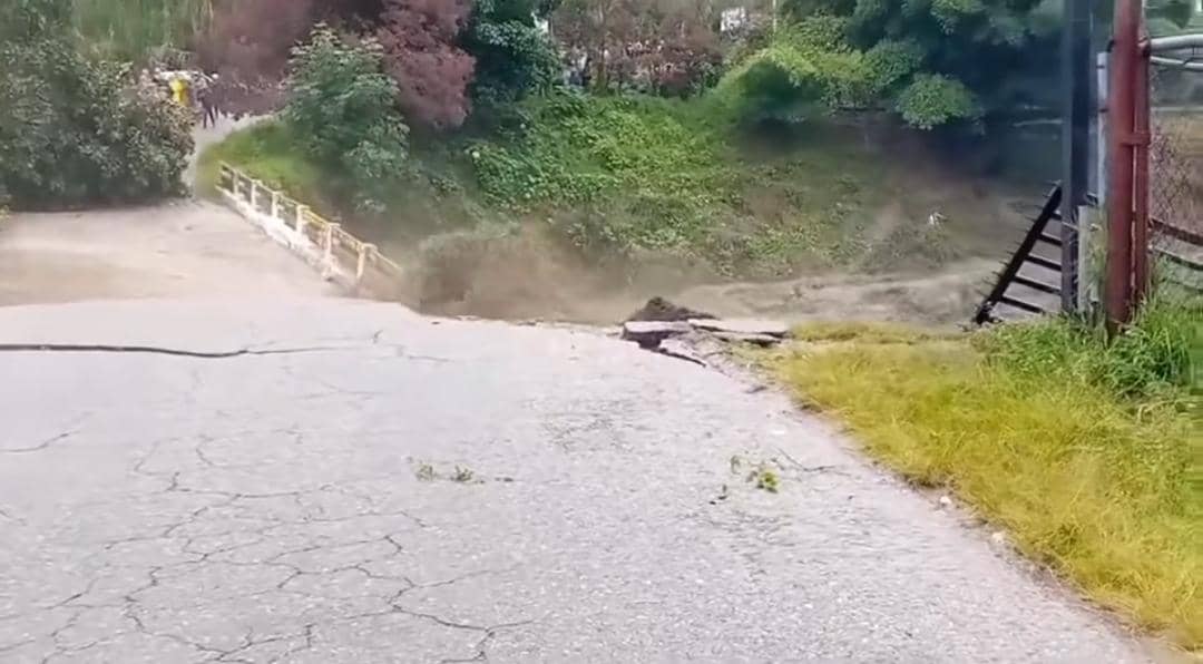 Creciente del Río Chama se llevó el puente de La Mucuy Baja en Mérida