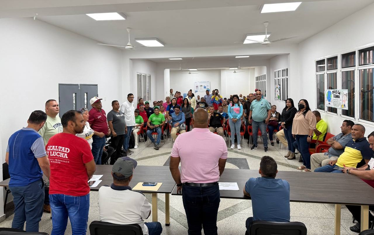 Frank Carreño sostuvo encuentro con estructuras de base