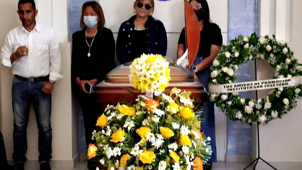 Los restos del dirigente político, Juan Carlos Velazco, serán sepultados este sábado 21 de junio, a las dos de la tarde, en el cementerio Jardines del Rosario, ubicado en el sector Punta Gorda del municipio Cabimas, estado Zulia.