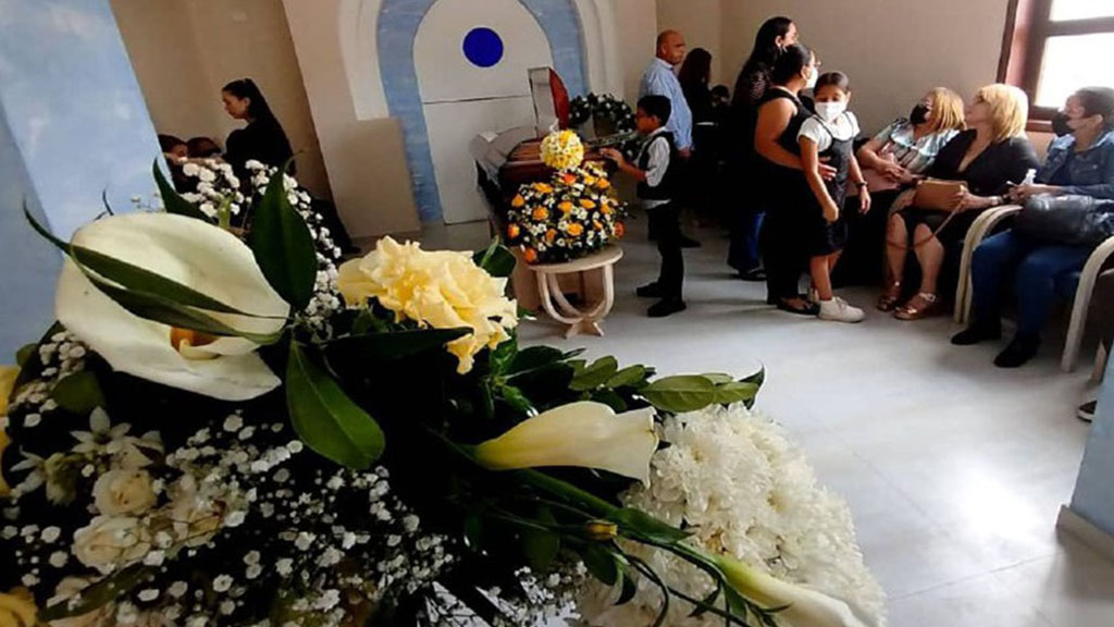 Los restos del dirigente político, Juan Carlos Velazco, serán sepultados este sábado 21 de junio, a las dos de la tarde, en el cementerio Jardines del Rosario, ubicado en el sector Punta Gorda del municipio Cabimas, estado Zulia.