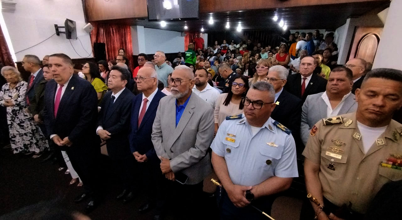 Juramentación de la nueva directiva del CLEZ
