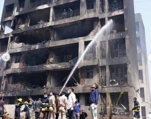 Recuperan 265 cuerpos del accidente aéreo en la India3