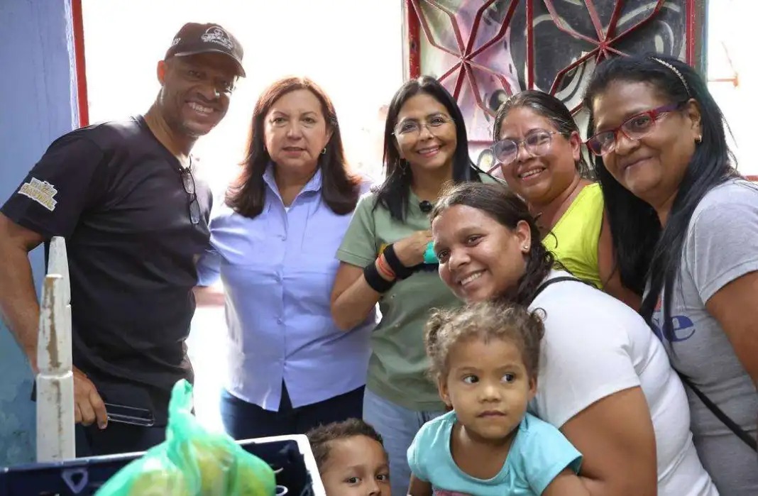 Sectores productivos acuerdan garantizar precios justos en pollos y huevos