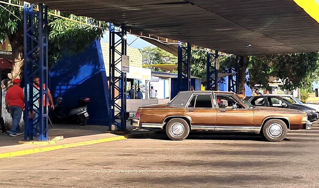 La medida de protesta, iniciada desde tempranas horas del jueves 5 de junio buscaba llamar la atención sobre diversas demandas del sector transportista local una de ellas el aumento del pasaje.