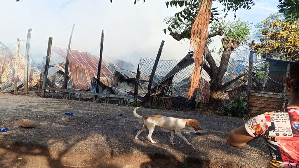 Una familia de Bachaquero, en el municipio Valmore Rodríguez del estado Zulia, ha quedado en total desamparo tras perder su vivienda en un voraz incendio.