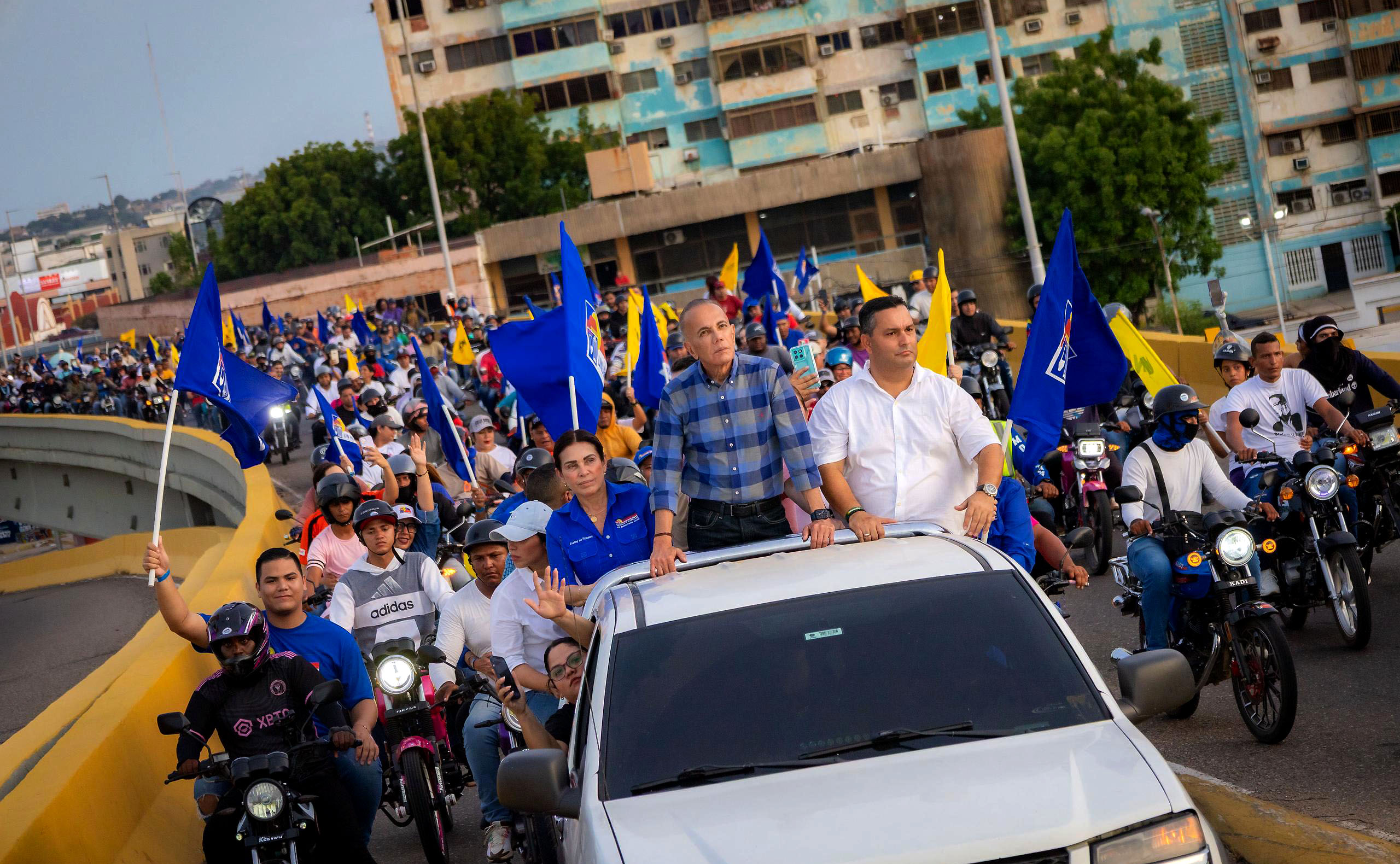 Adrián Romero cerró campaña en Maracaibo