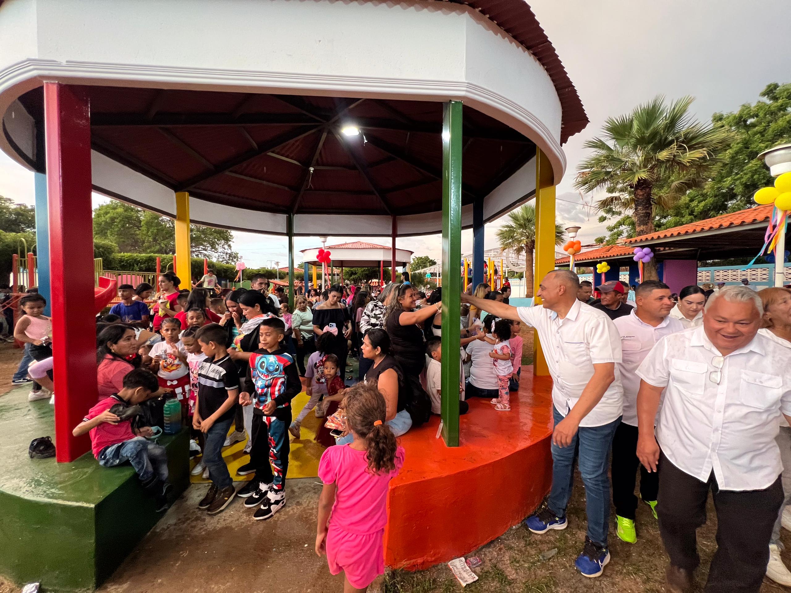Alenis Guerrero y primera dama reinauguraron Parque Modelo Infantil 
