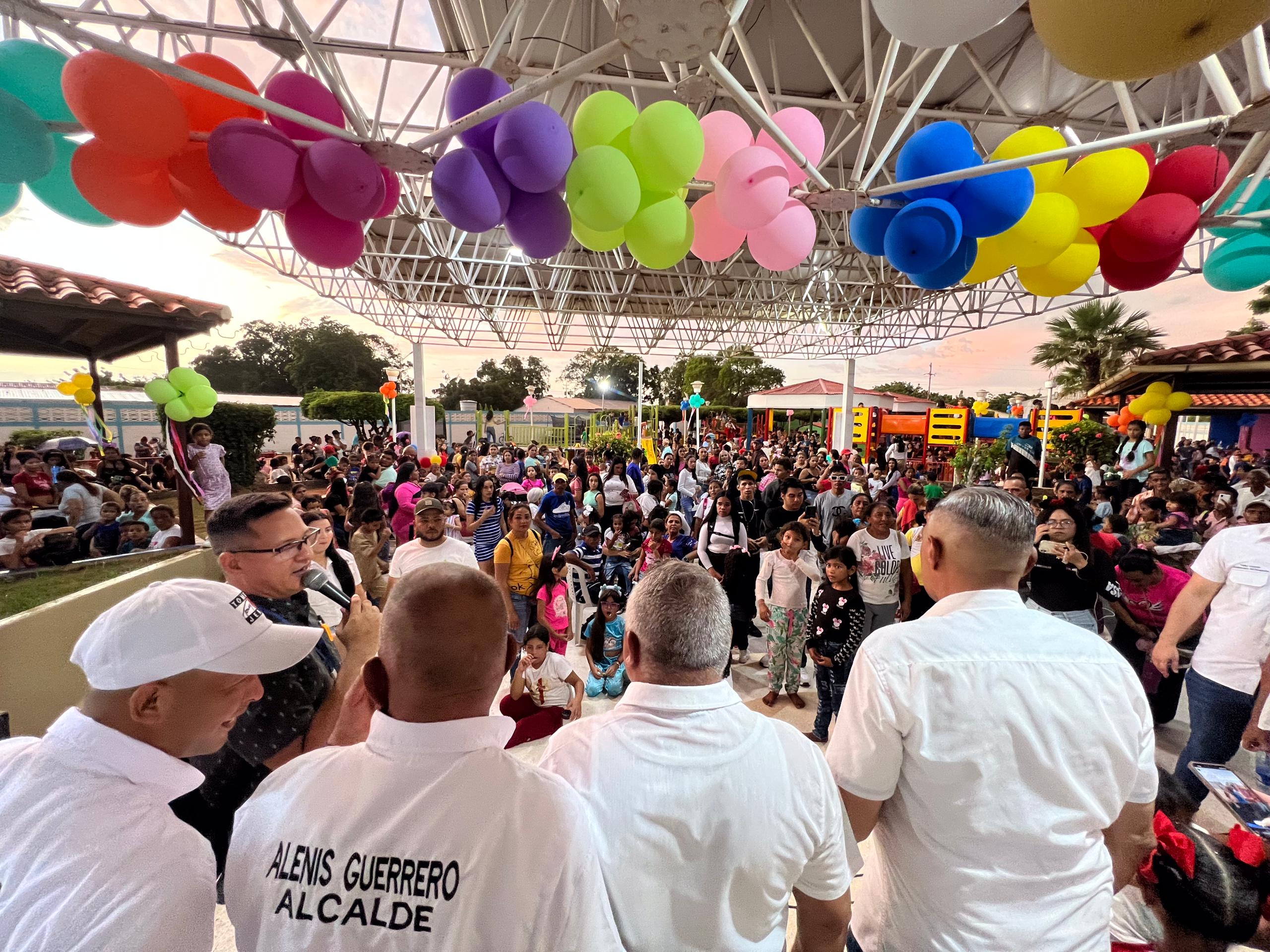 Alenis Guerrero y primera dama reinauguraron Parque Modelo Infantil 