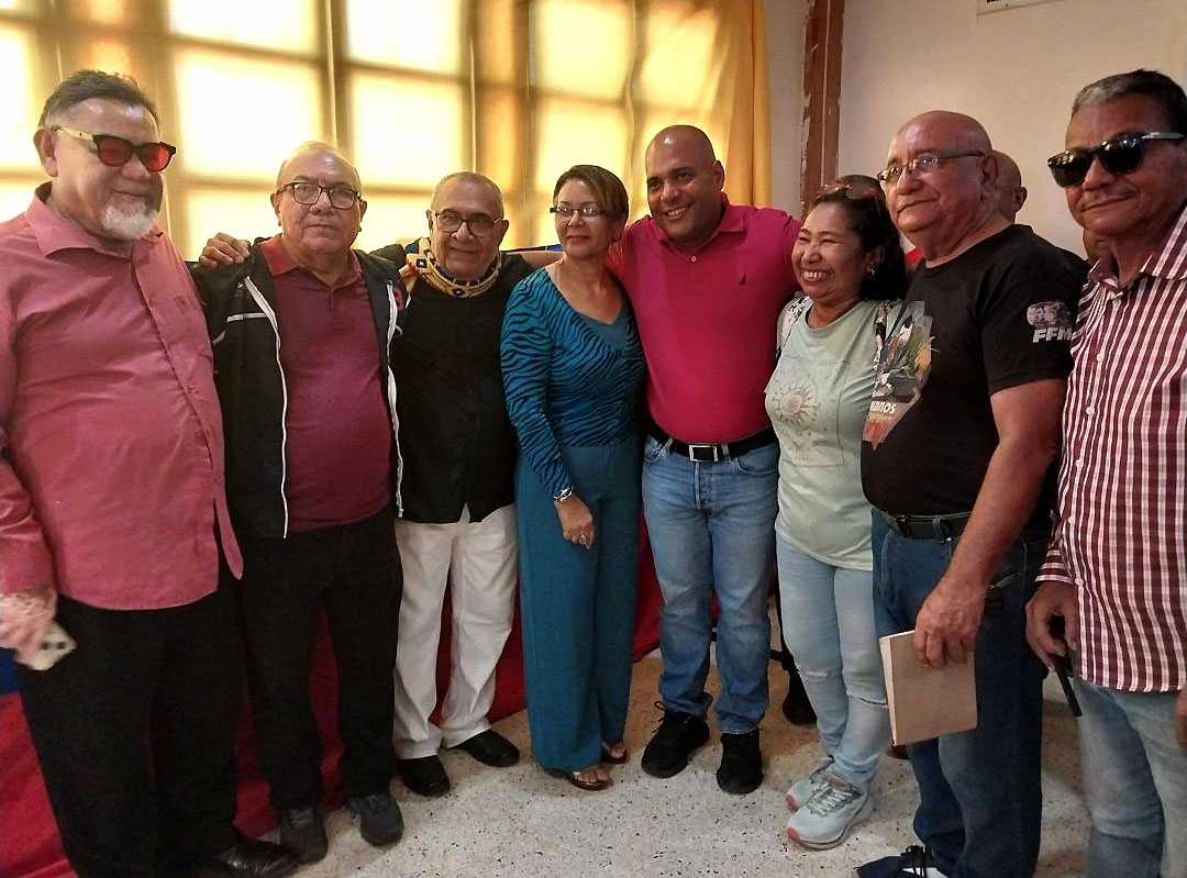 Artistas de Cabimas entregan proyecto cultural a Frank Carreño