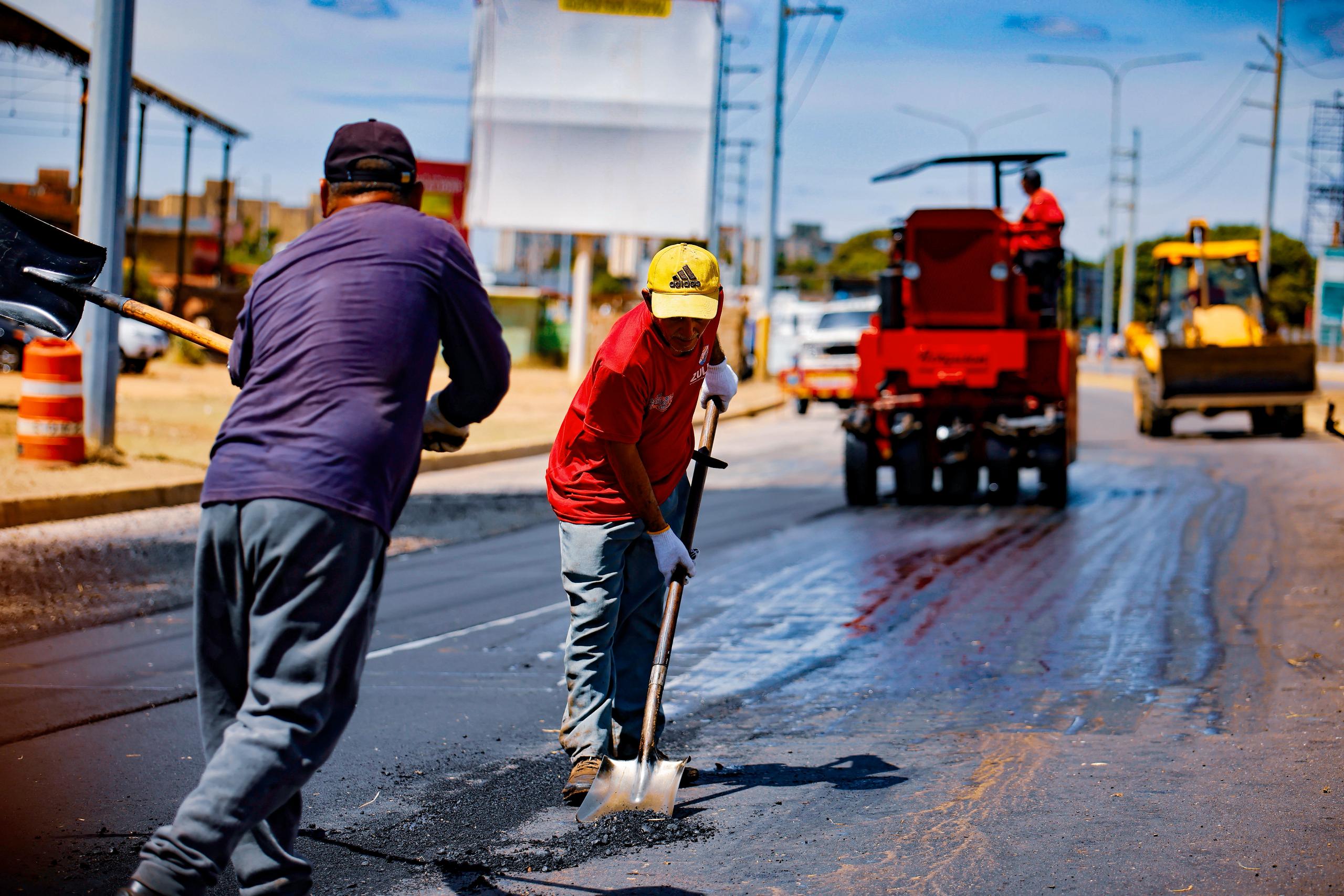 Asfaltado de avenida Guajira y de tramo vial Sinamaica-Paraguaipoa