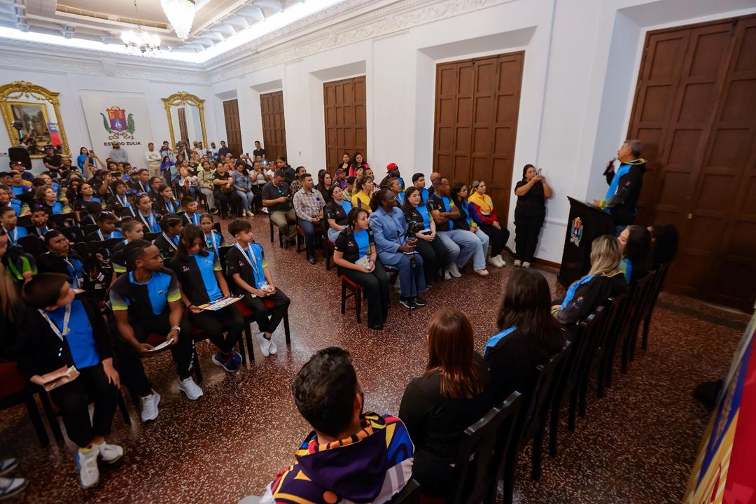 Caldera abandera delegación para Juegos Deportivos Nacionales Estudiantiles