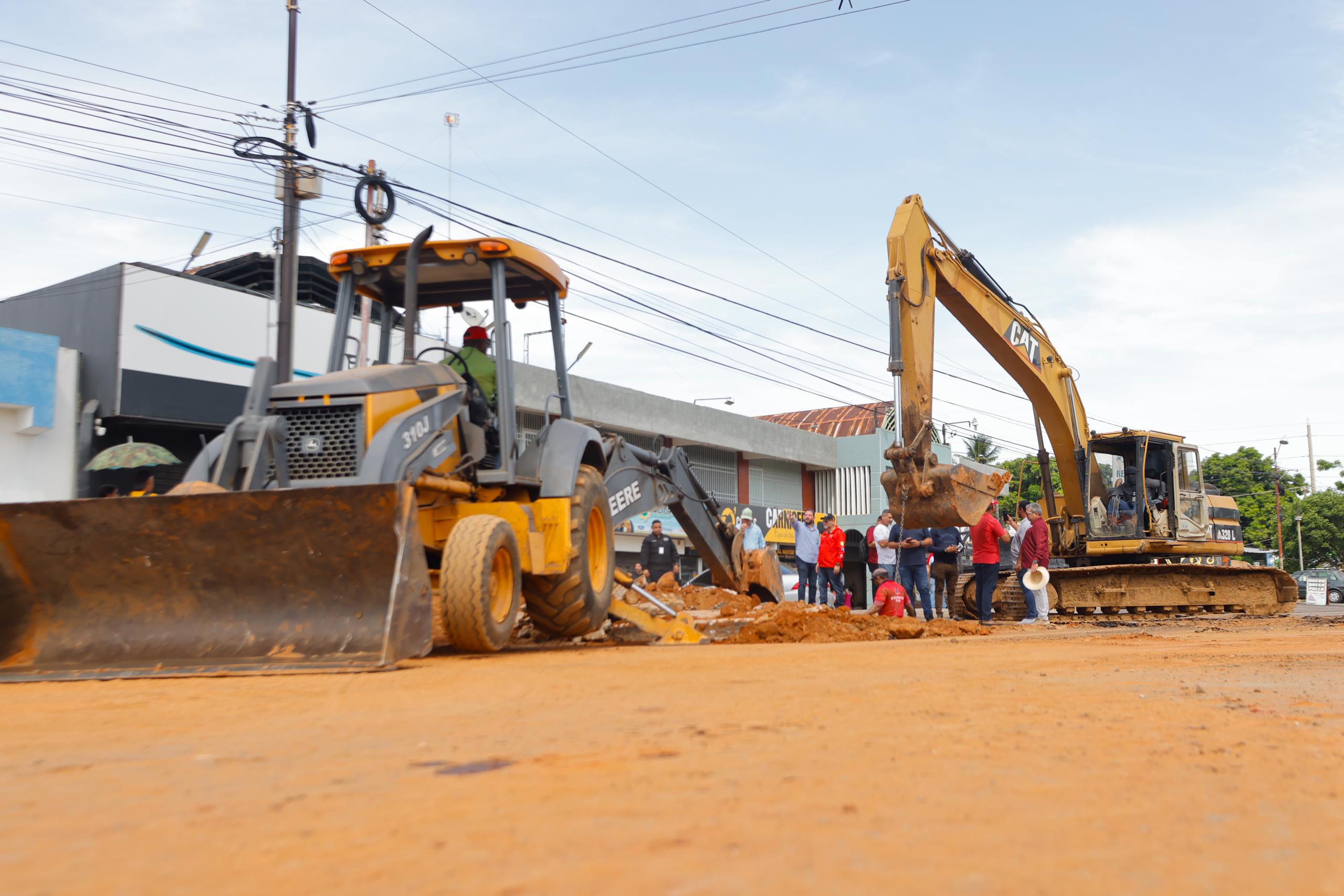 Caldera inspecciona trabajos en circunvalaciones 2 y 3