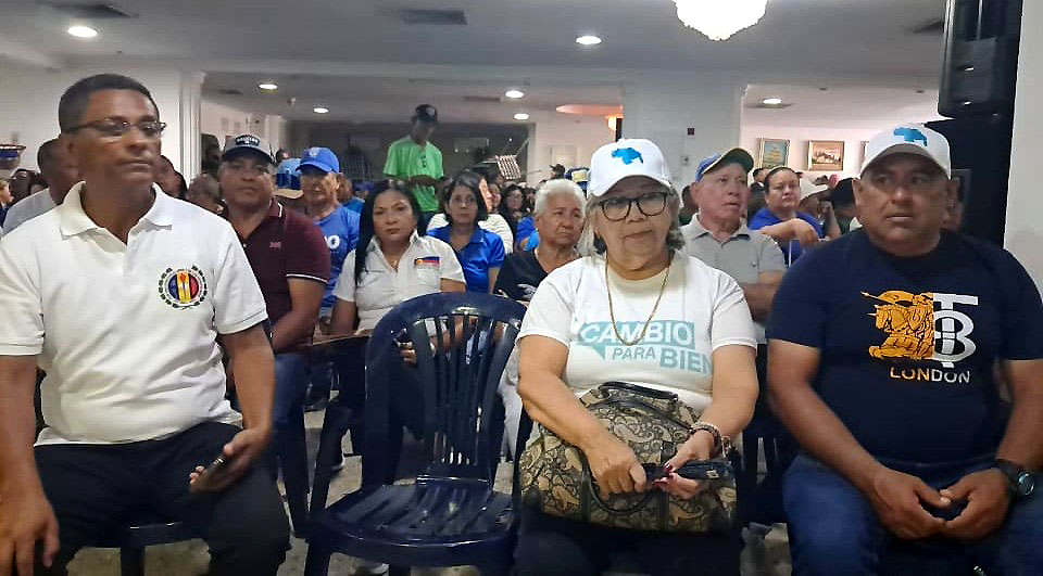 Candidatos a concejales y comando de campaña