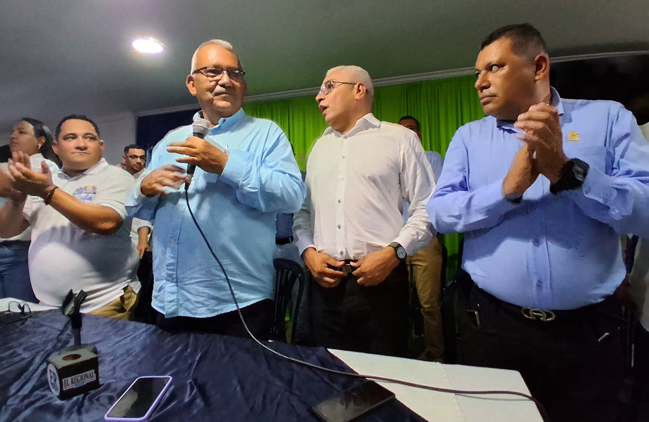 Candidatos a concejales y comando de campaña