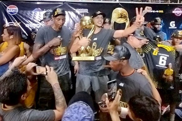 Celebración de Gaitero del Zulia tras coronarse campeón 4 R