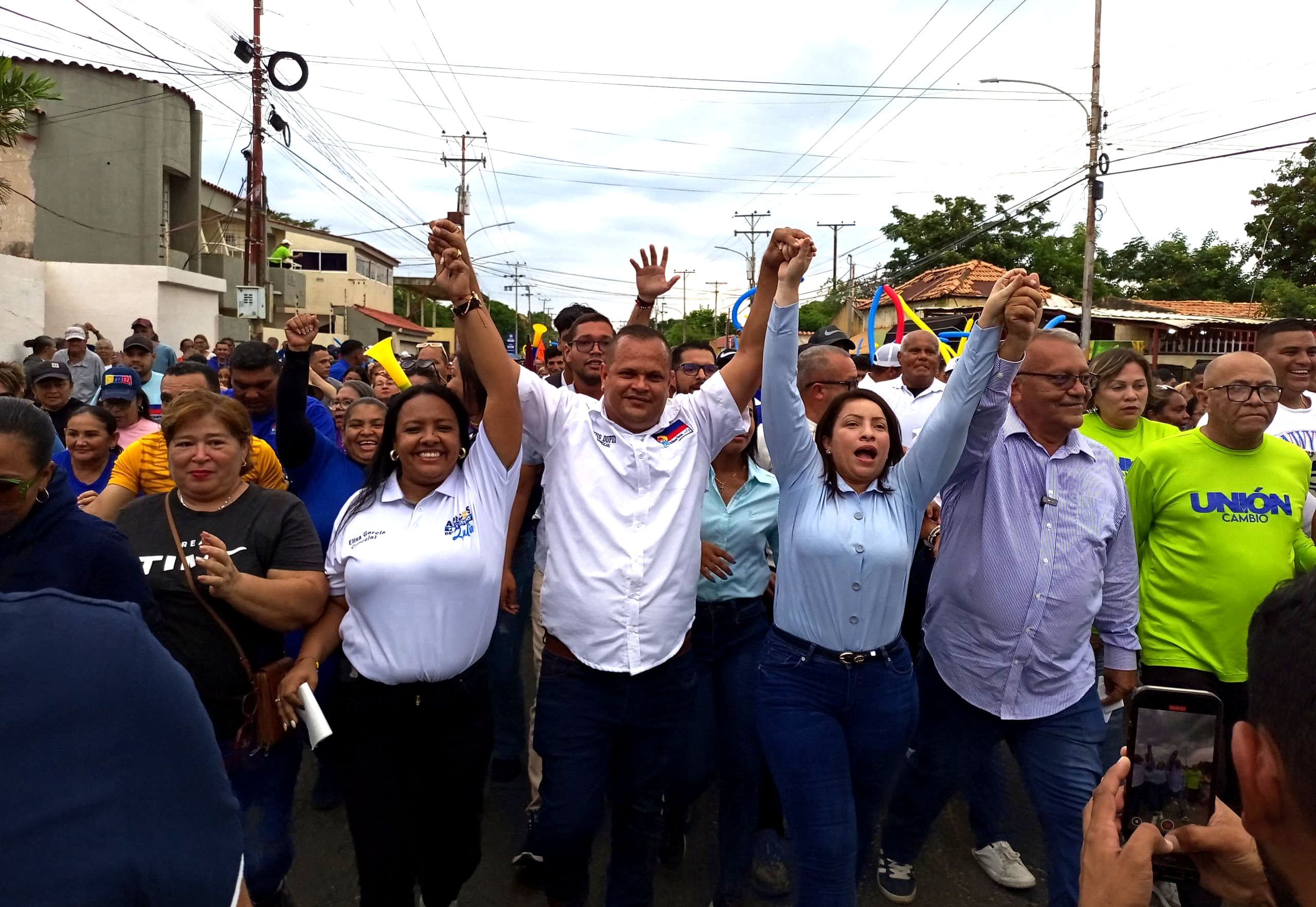 Ramón Chirinos inició campaña en la avenida Carabobo de Cabimas