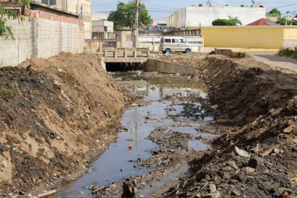Di Martino entregó financiamiento para embaulamiento de cañada y 120 tanques de agua (4)