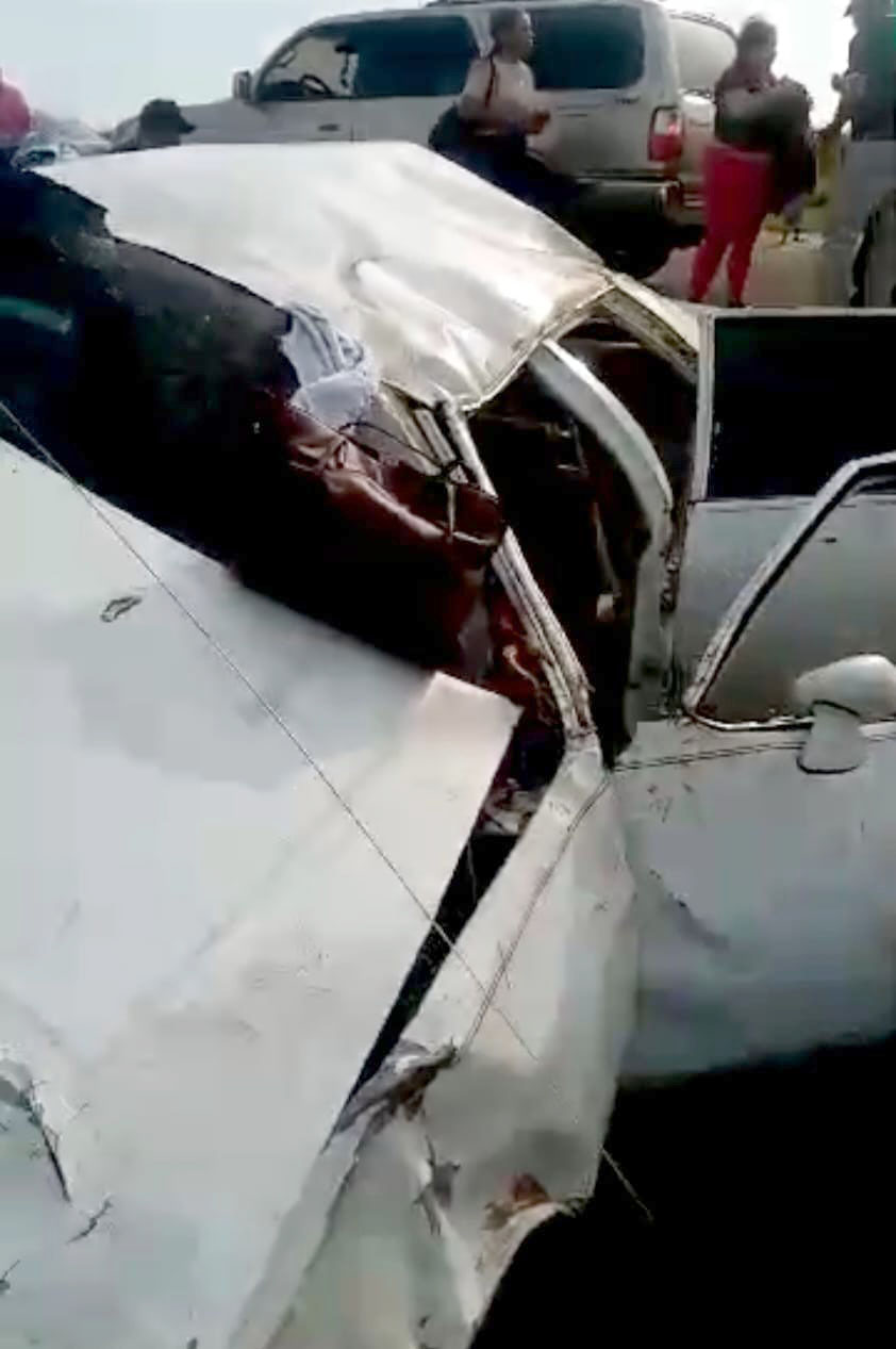 En esta oportunidad, fueron dos vehículos los involucrados en el lamentable accidente, el cual produjo más un muerto y tres lesionados, quiénes fueron atendidos de inmediato por personas, que en ese momento, transitaban por la troncal del Caribe.