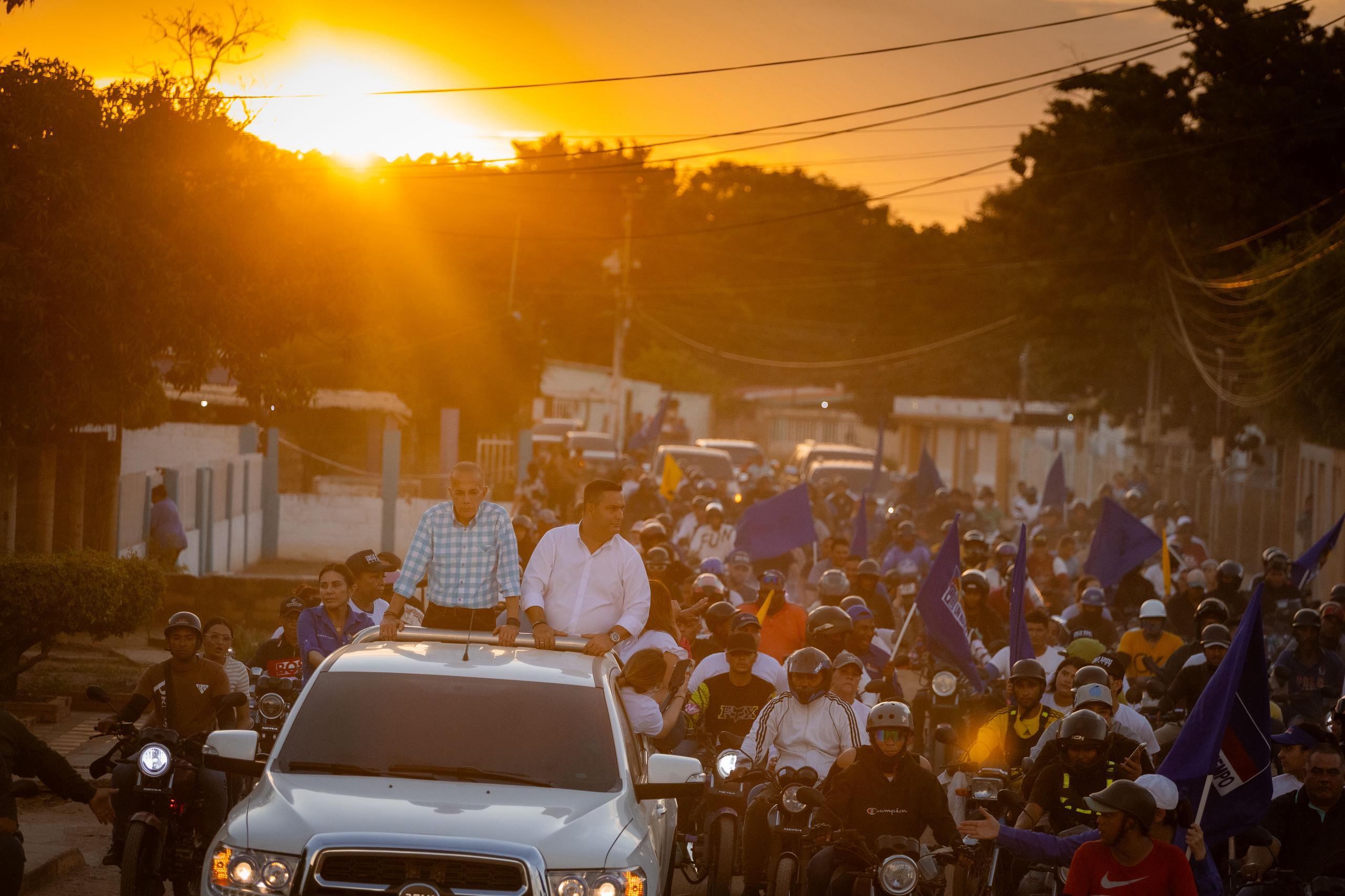 Fuerza motorizada respalda a Adrián Romero