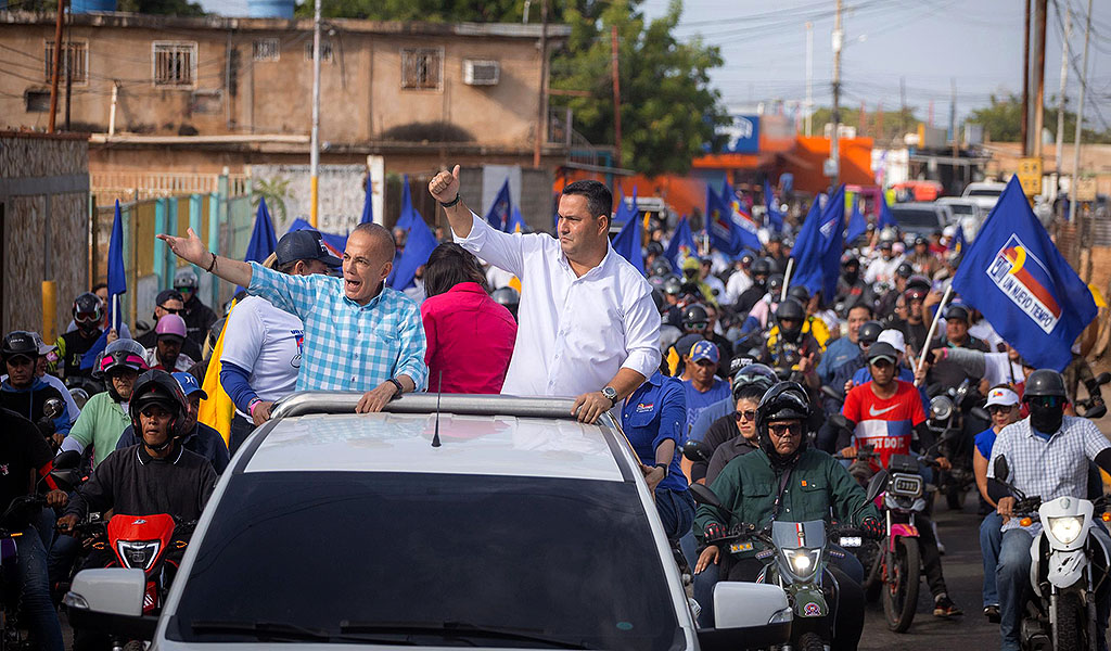 Fuerza motorizada respalda a Adrián Romero 