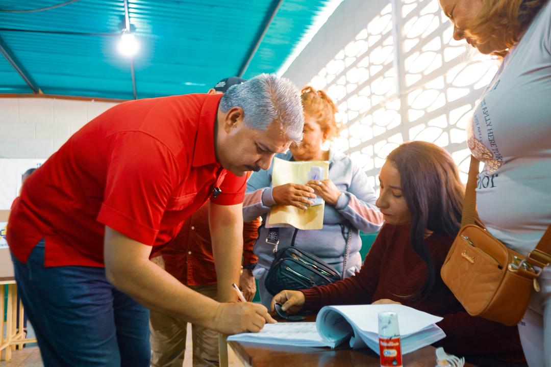 Gobernador Caldera voto