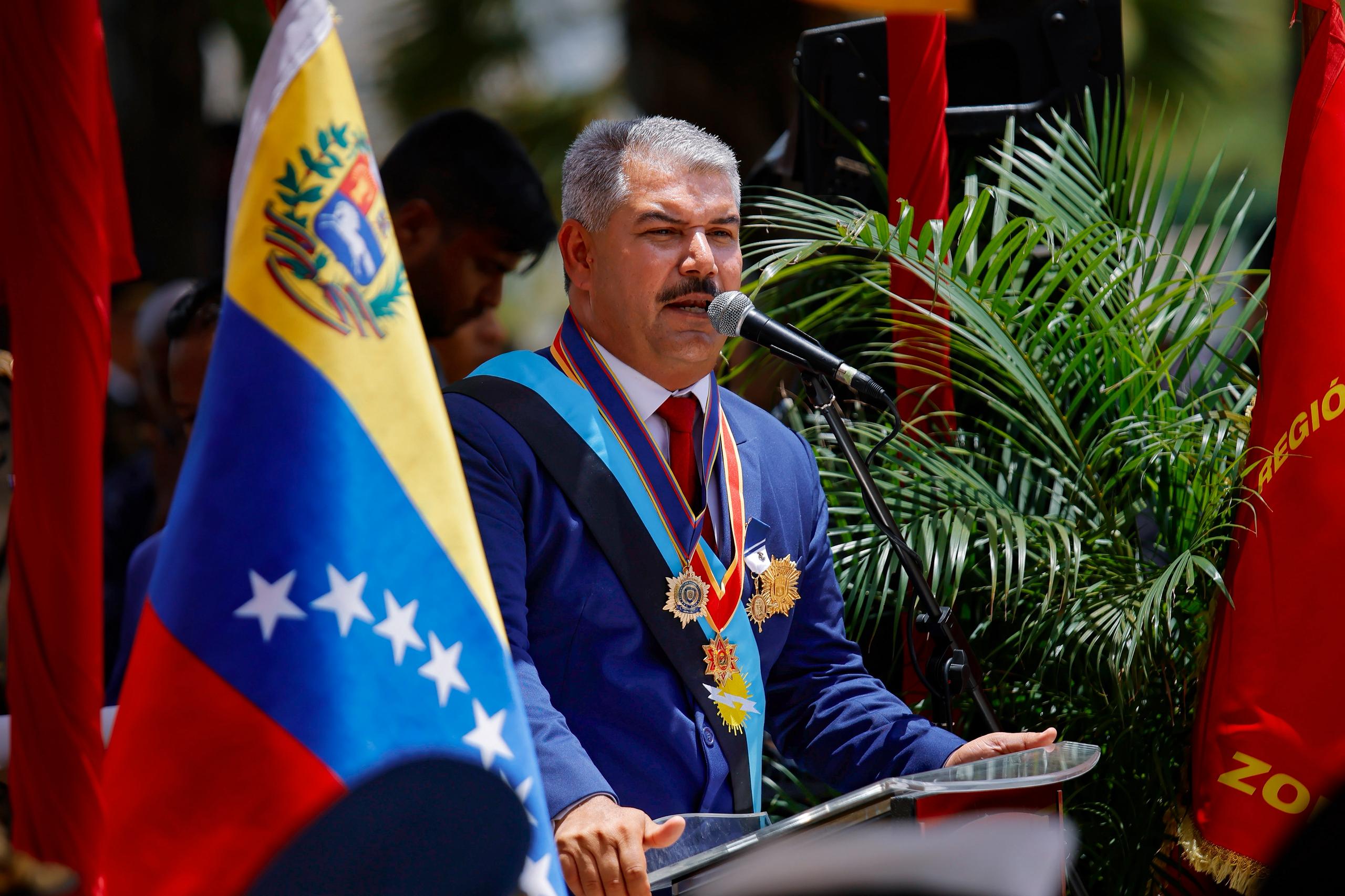 Gobernador Caldera y FANB rinden honores a Bolívar 