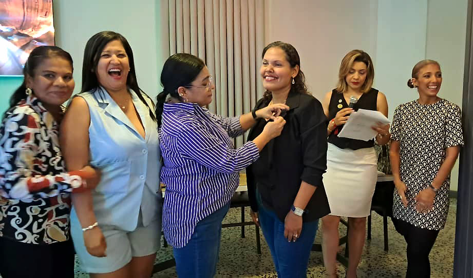 Elegante almuerzo a periodistas