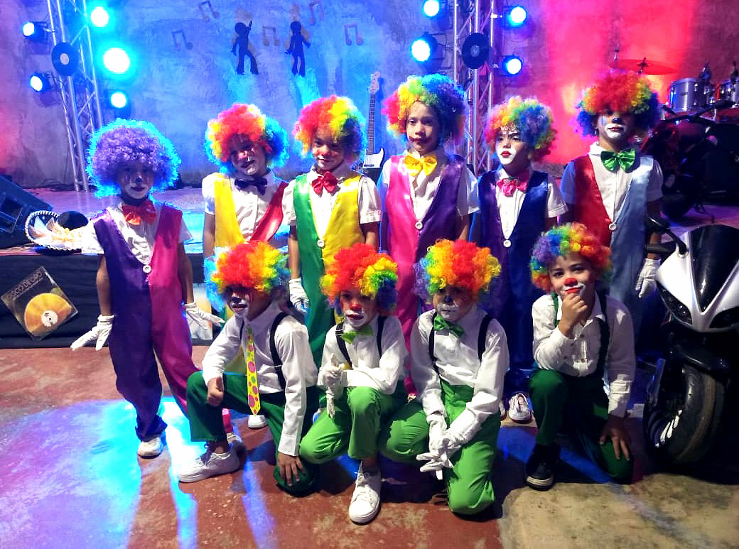 Unidad Educativa Polita de Lima Brilla en Festival de Canto Mini Estrella 
