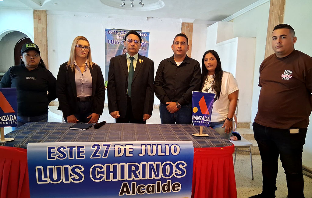 Luis Chirinos presentó su candidatura 