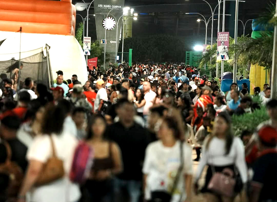 Niños en El Parque Monumental Ana María Campos 12 r