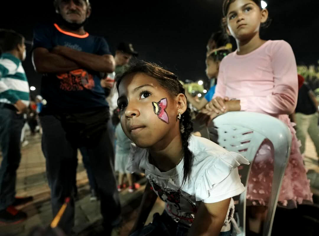 Niños en El Parque Monumental Ana María Campos 13 r