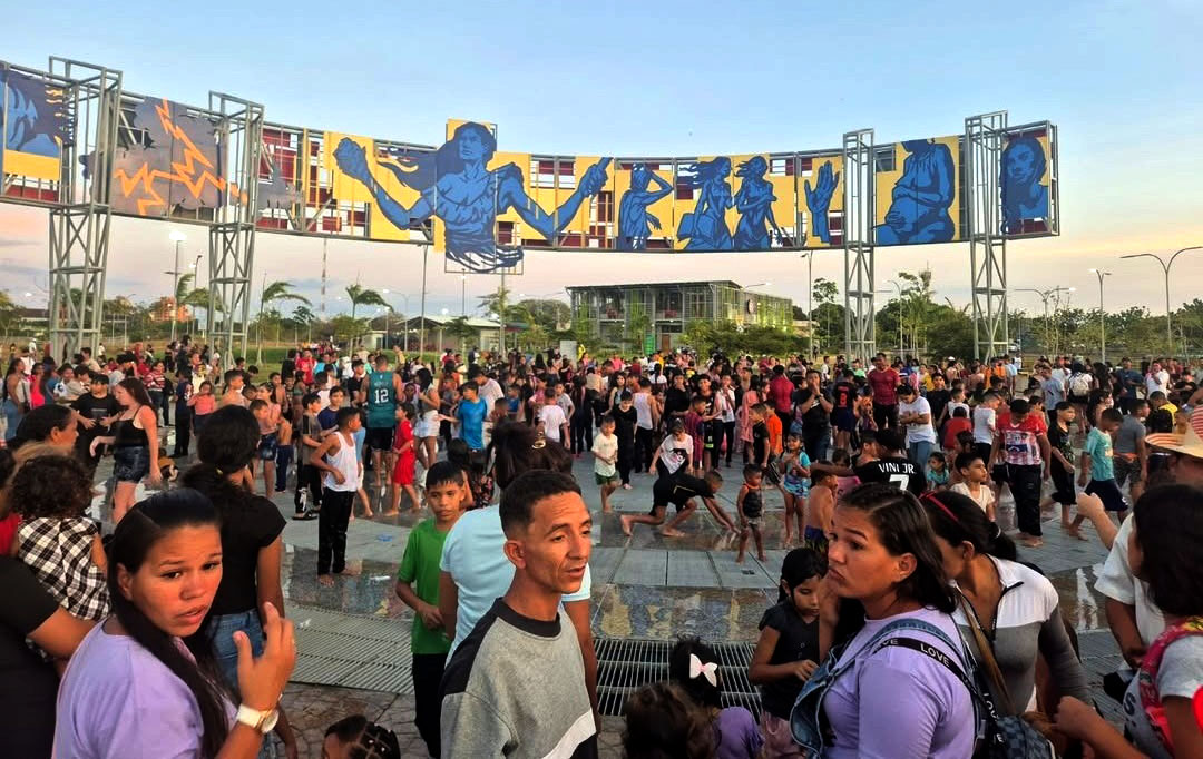 Niños en El Parque Monumental Ana María Campos
