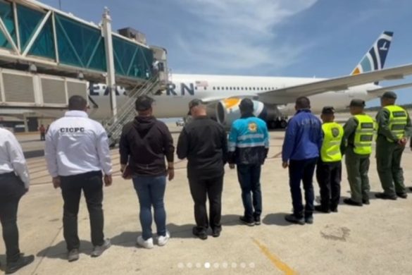 Nuevo vuelo aterriza con 201 repatriados desde Texas4
