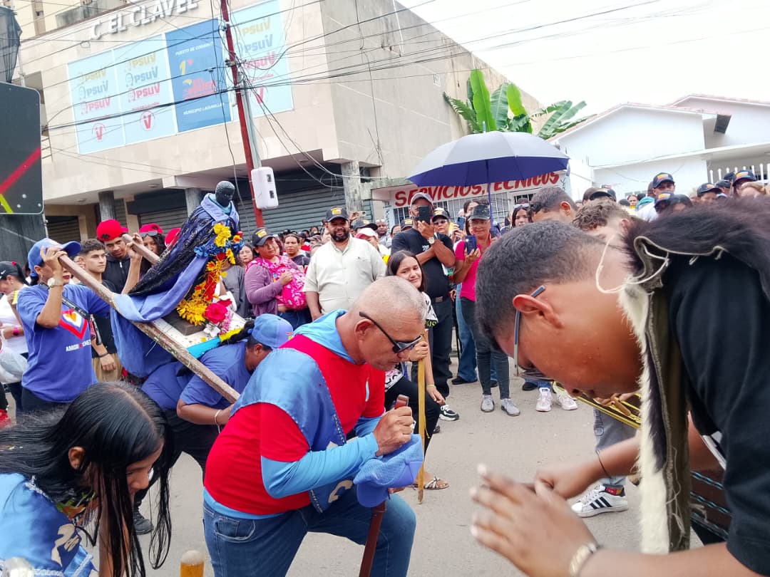 Rumbón revolucionario en el cierre de campaña del profesor Minhell Domínguez