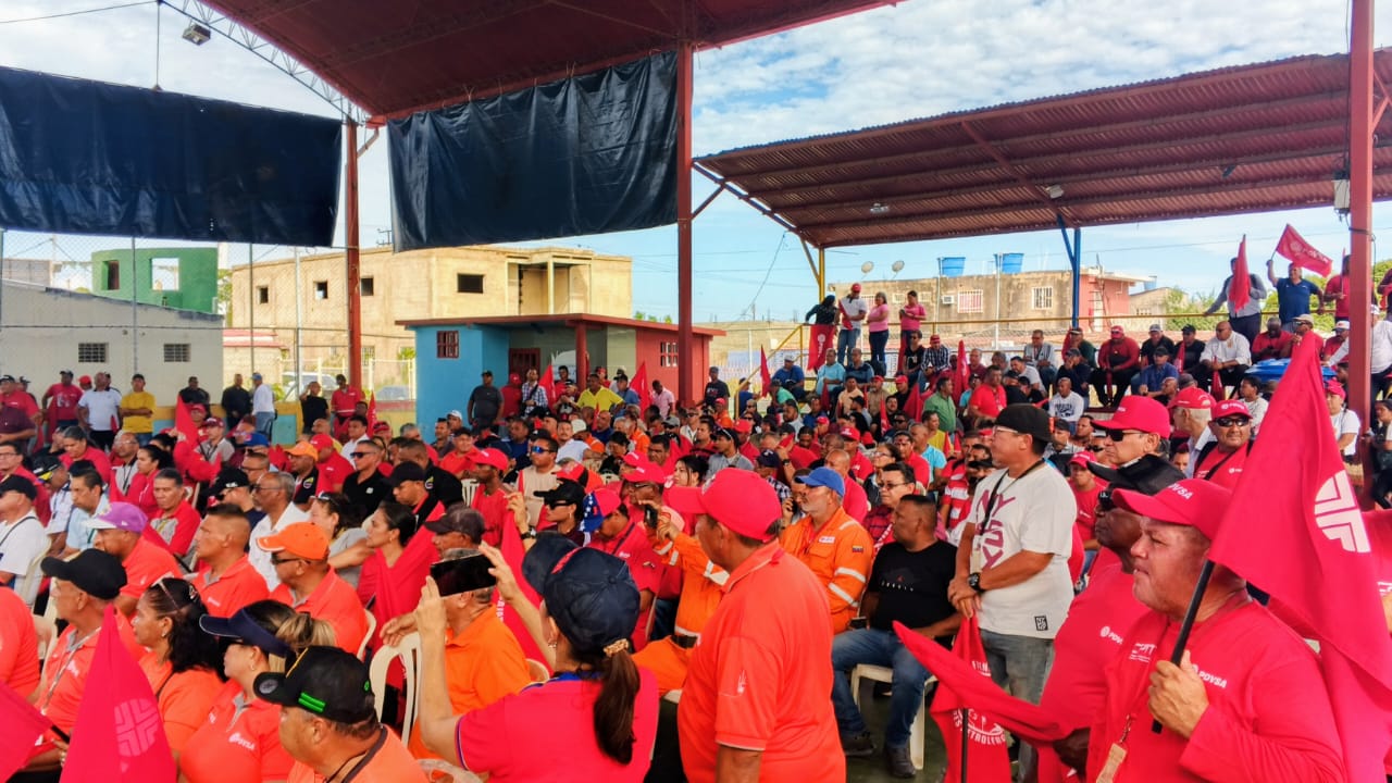 Trabajadores petroleros respaldan a Minhell Domínguez
