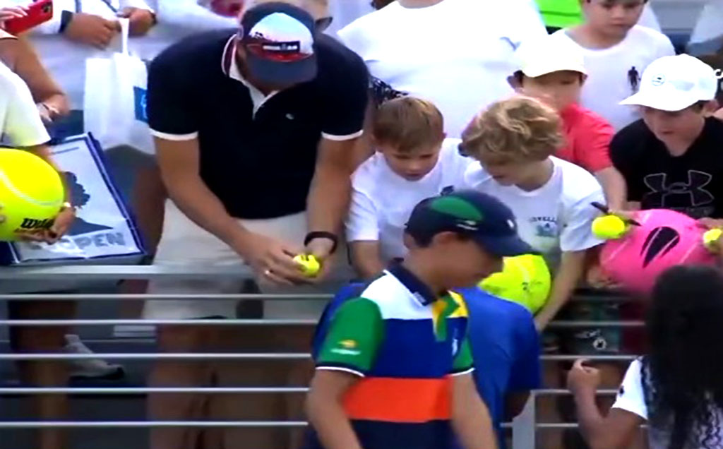 CEO de Drogbruk robó gorra autografiada a niño en US Open del tenis 