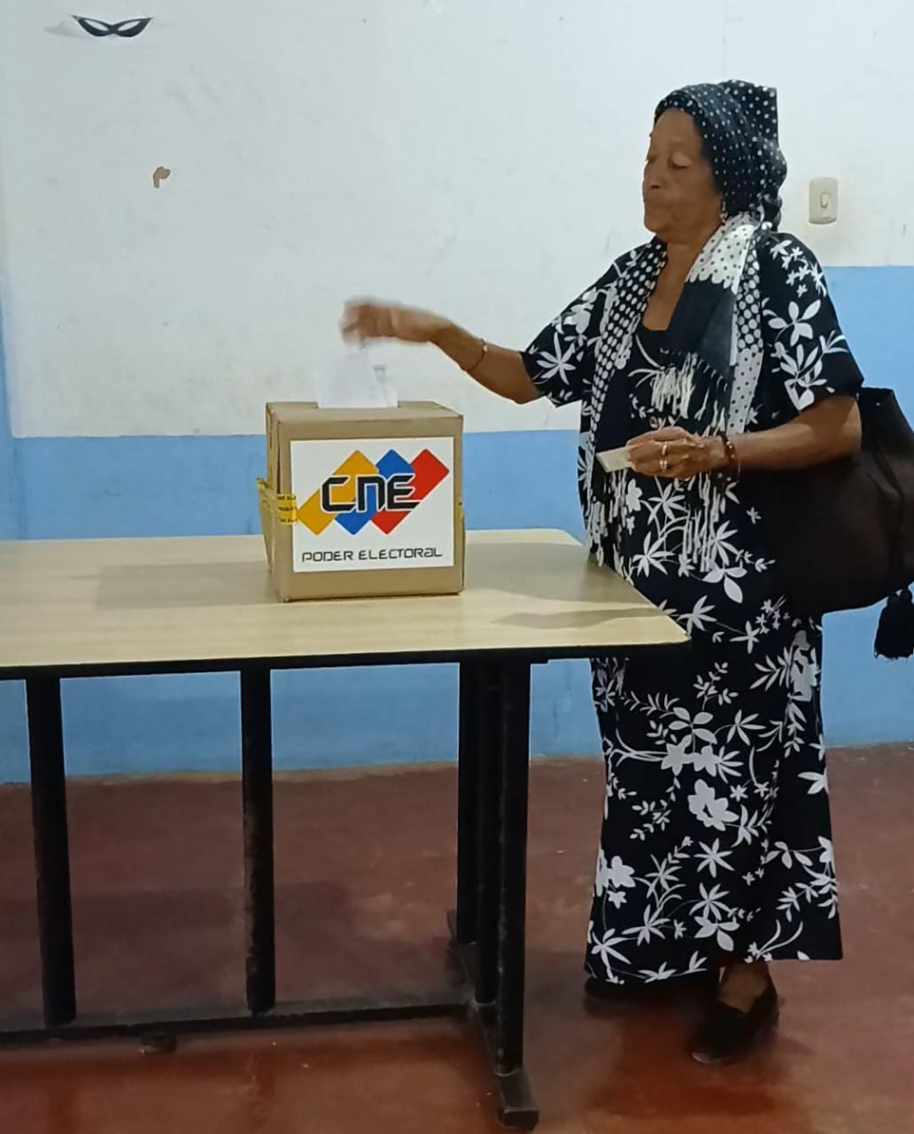 Maracaibo.- Este domingo 03 de agosto se llevó a cabo una jornada electoral para elegir a los concejalas y concejales indígenas de Venezuela, en el estado Zulia fueron habilitados centros de votación en 20 municipios.