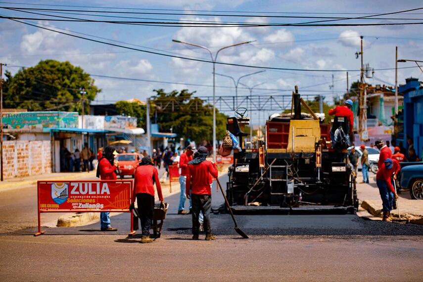 Corredor vial Luis Hómez se suma al Plan Zulia en el Oeste con colocación de asfalto e iluminación (3)