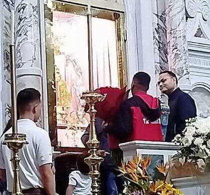 El boxeador Carlos Cañizales ofrendó su cinturón de Campeón Mundial a la Virgen de Chiquinquirá