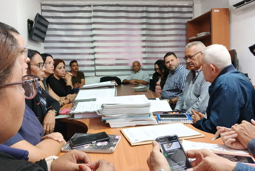 Este miércoles 13 de agosto en horas de la mañana el exalcalde encargado del municipio Cabimas, Ing. Ramón Chirinos, hizo entrega formal del ayuntamiento al abogado, Edward Weir, funcionario recientemente designado como Director General de la alcaldía.