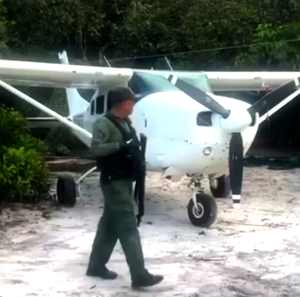 FANB destruye aeronave de narcos en Autana del Amazonas