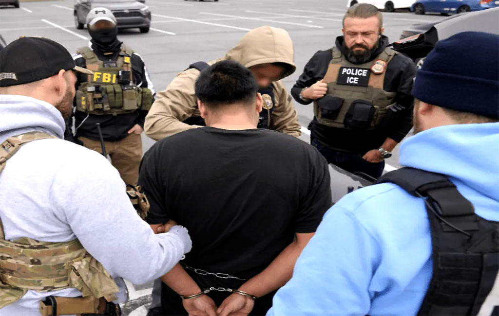 Internacionales.- El Servicio de Inmigración y Control de Aduanas (ICE) de EEUU informó que ha deportado a casi 200.000 personas desde que el presidente Donald Trump asumió el poder en enero, cifras que se perfilan a ser un récord.