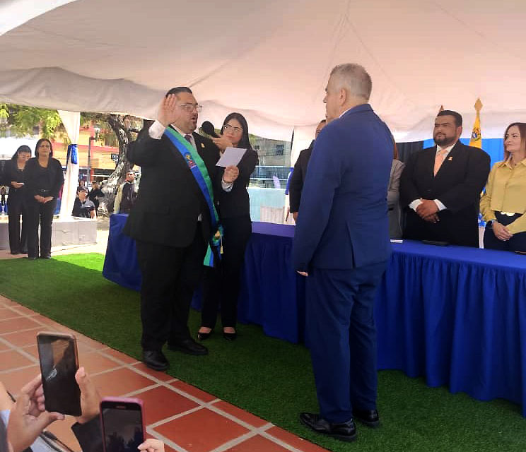 José Mosquera juramentado