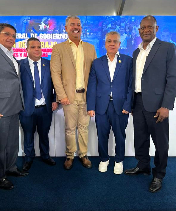 Luis Caldera y los 21 alcaldes del Zulia 