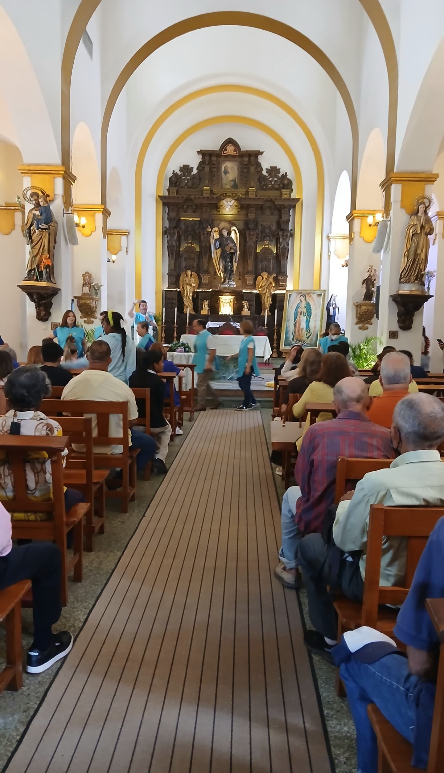 Olla hospitalaria celebra una década brindando amor