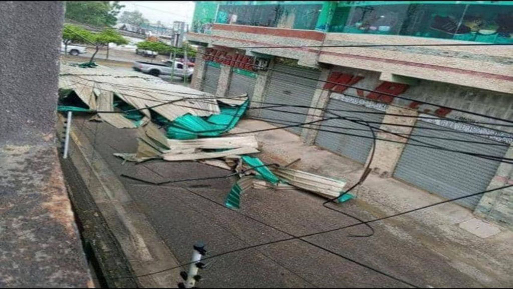 Ráfagas de viento y lluvias intensas azotaron a Lagunillas 1 .jpg 