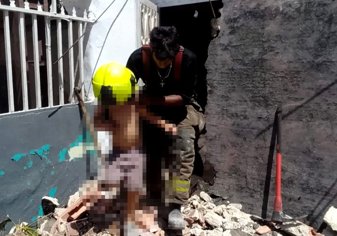 Rescatan a cinco miembros de una familia 