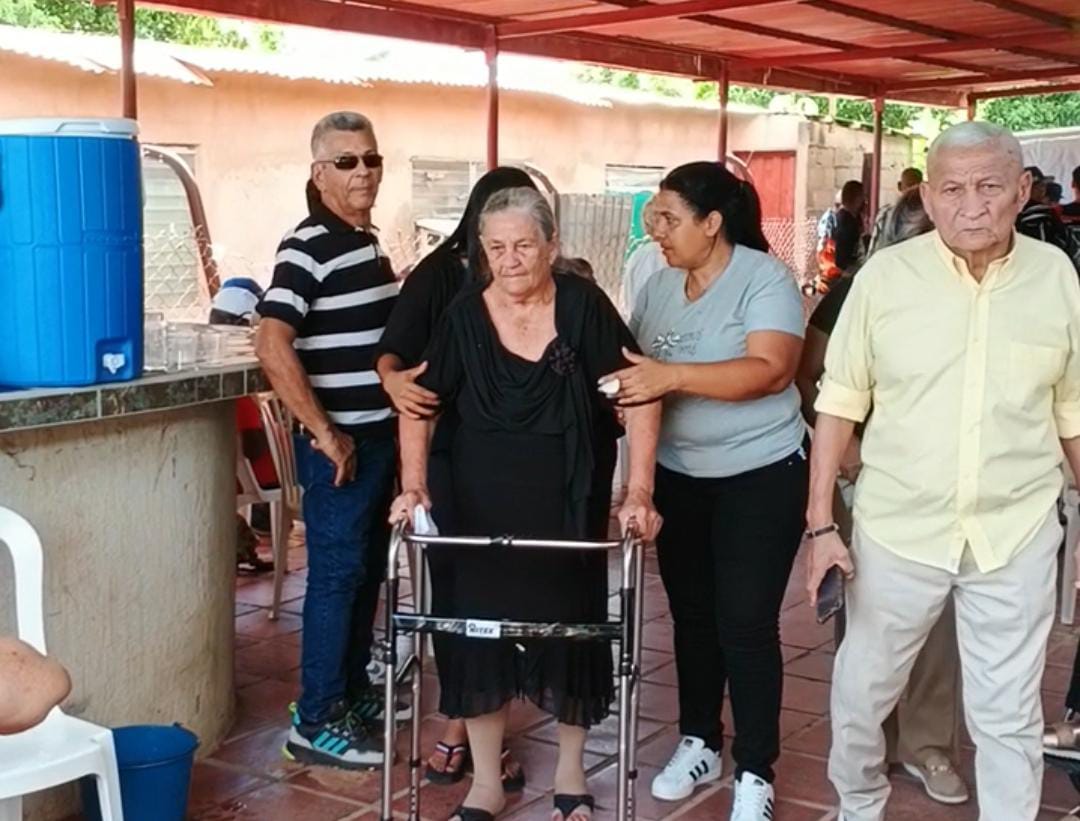 Último adiós a la dirigente social Rosa Borjas 24