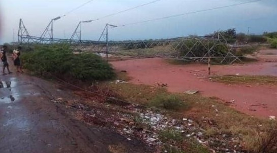Luego de registrarse fuertes vientos y precipitaciones, varios sectores de la parroquia Venezuela, Libertad y Paraute (Alonso de Ojeda) de Lagunillas quedaron sin electricidad durante la tarde y noche de este cuatro de agosto de 2025.